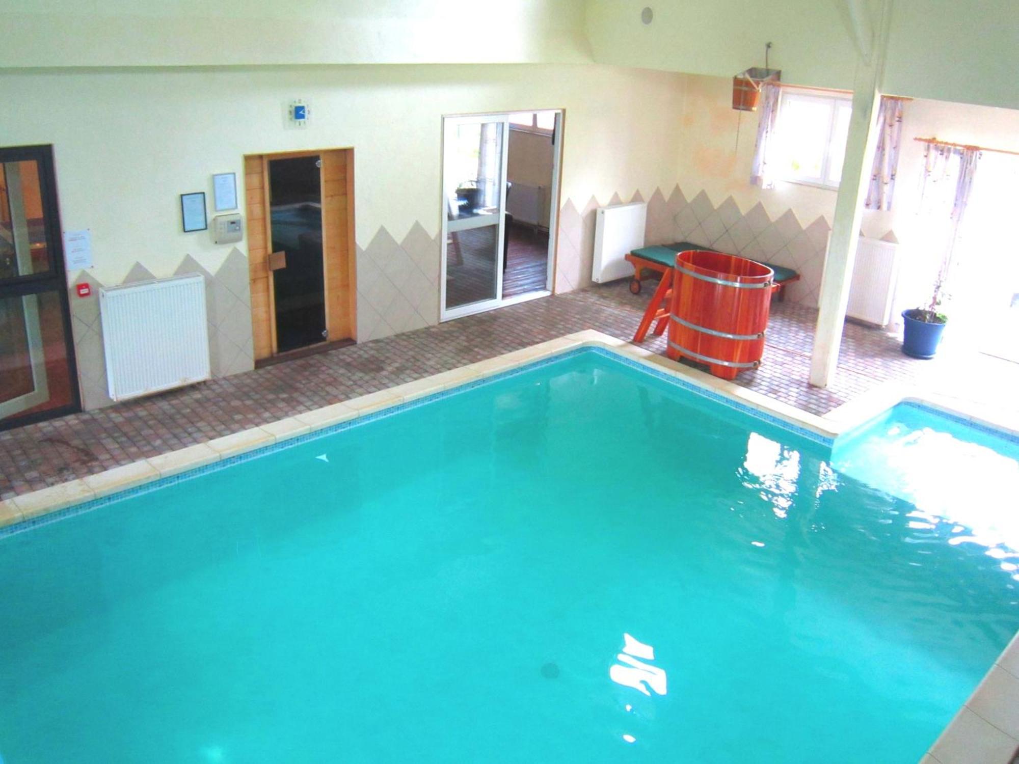 Modern Holiday Home In Sourbrodt With Private Pool 韦姆 外观 照片